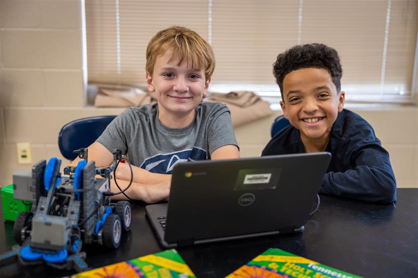 Sunset Middle students build robots